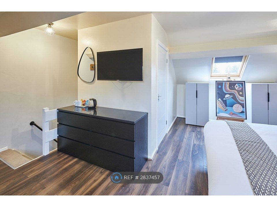 Property photo 2 of 32