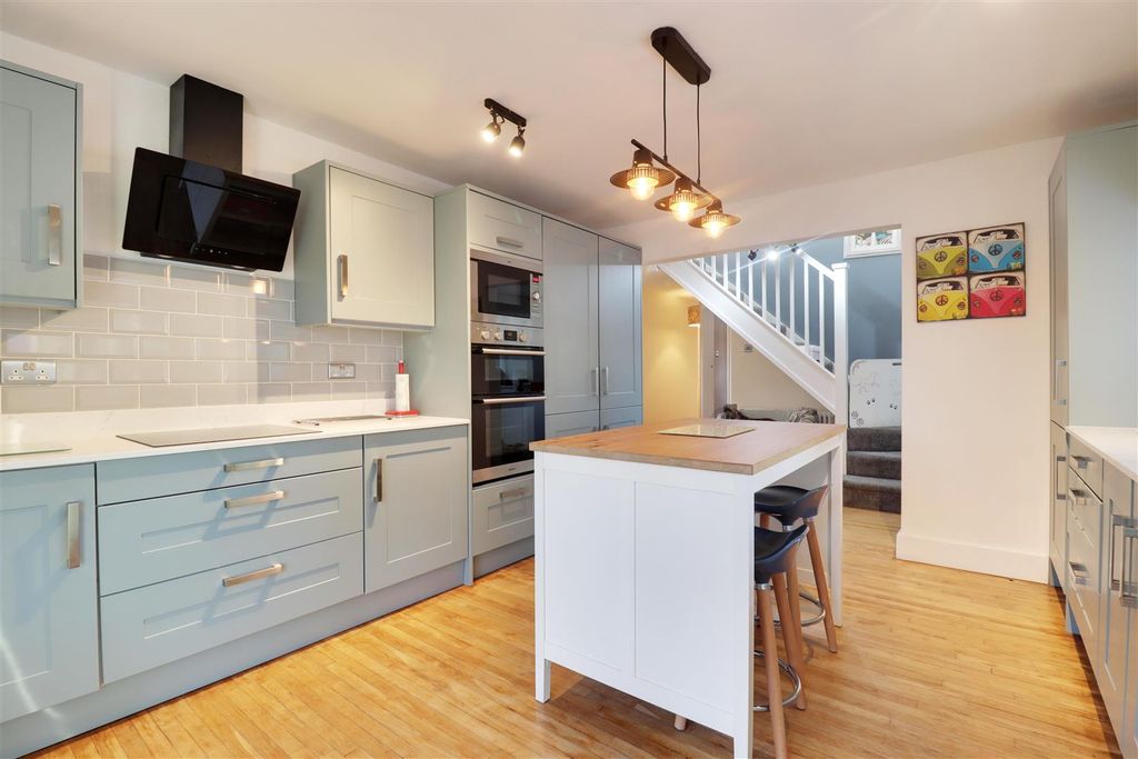 Property photo 3 of 15 Kitchen
