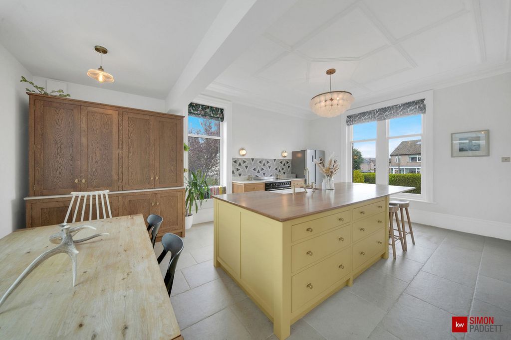 Property photo 3 of 36