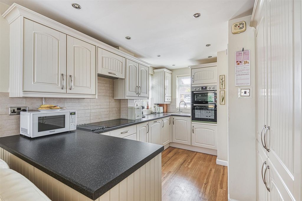 Property photo 2 of 20