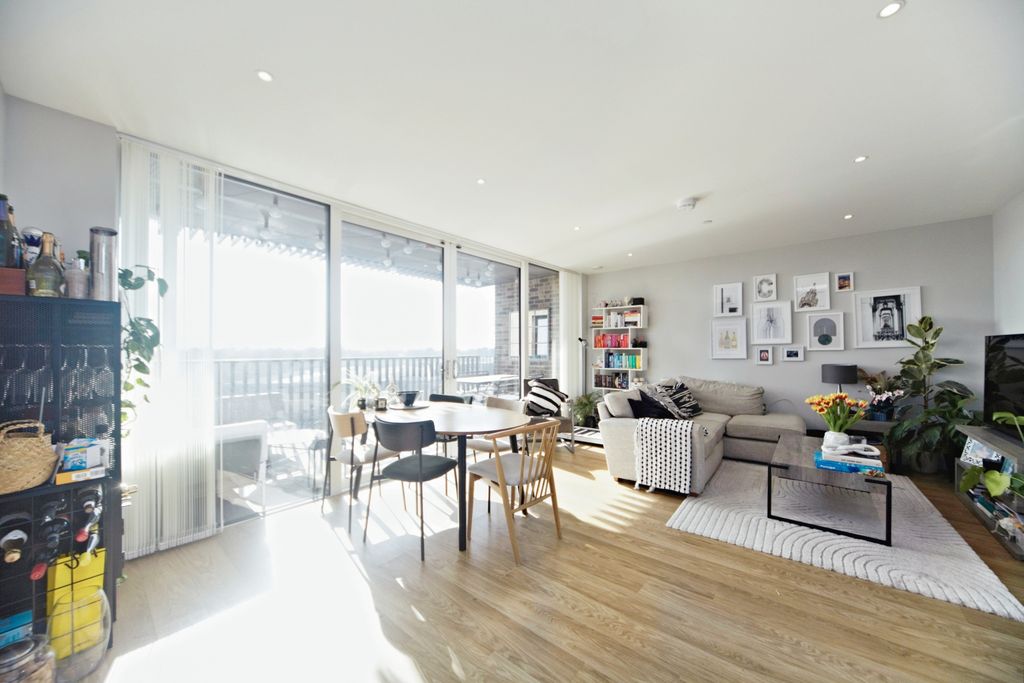 Property photo 2 of 10 Open Plan Living