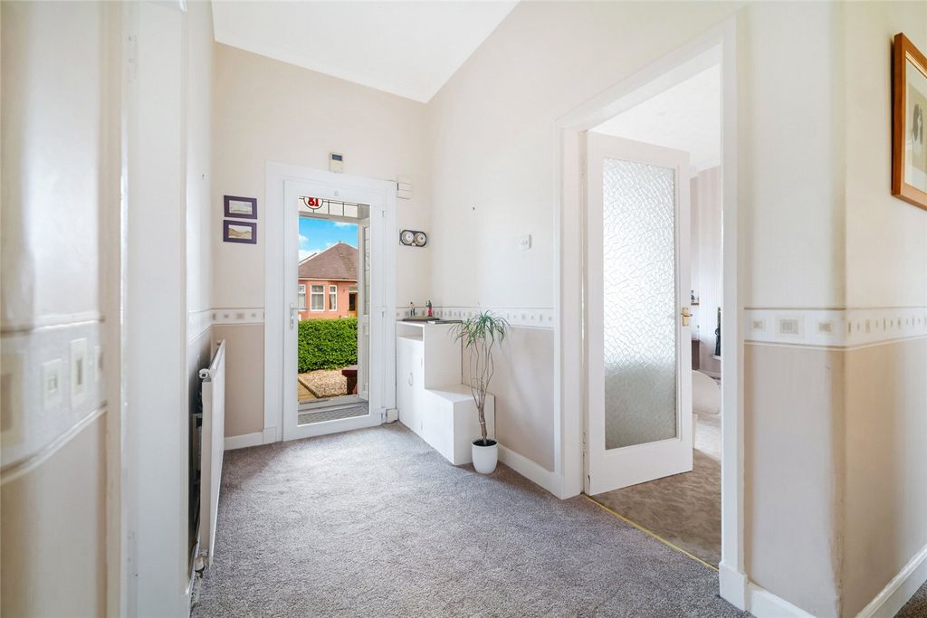 Property photo 3 of 19 Hall