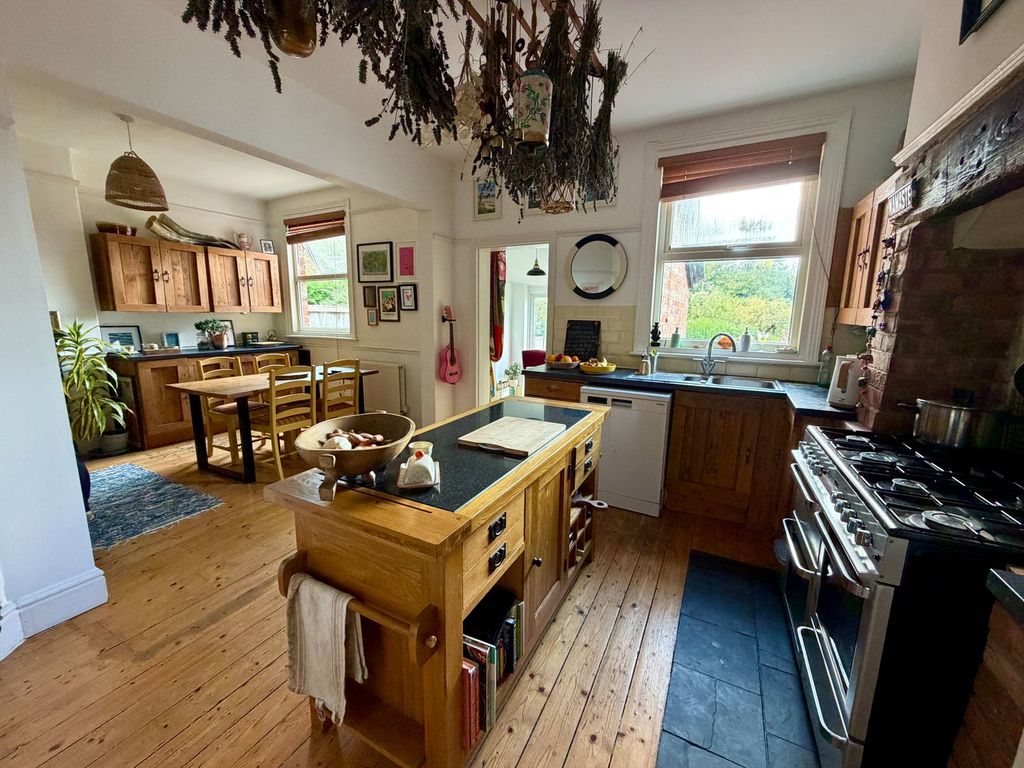 Property photo 3 of 22