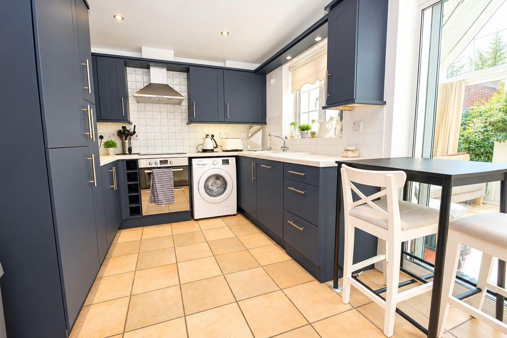 Property photo 3 of 15 Kitchen .Jpg