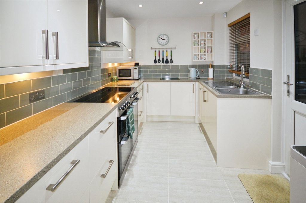 Property photo 2 of 25 Kitchen/Dining Room