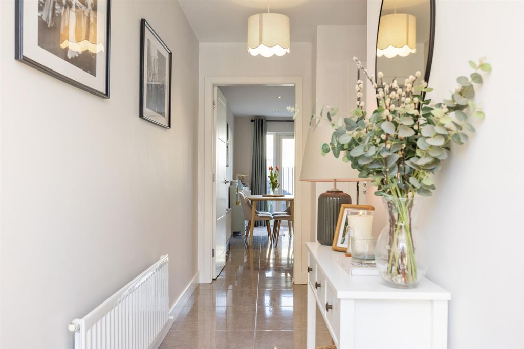 Property photo 2 of 31 6 Spinners Gate 23.Jpg