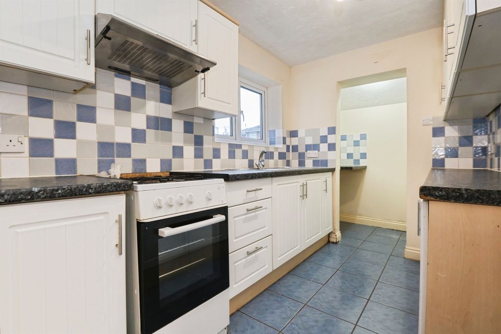 Property photo 3 of 12