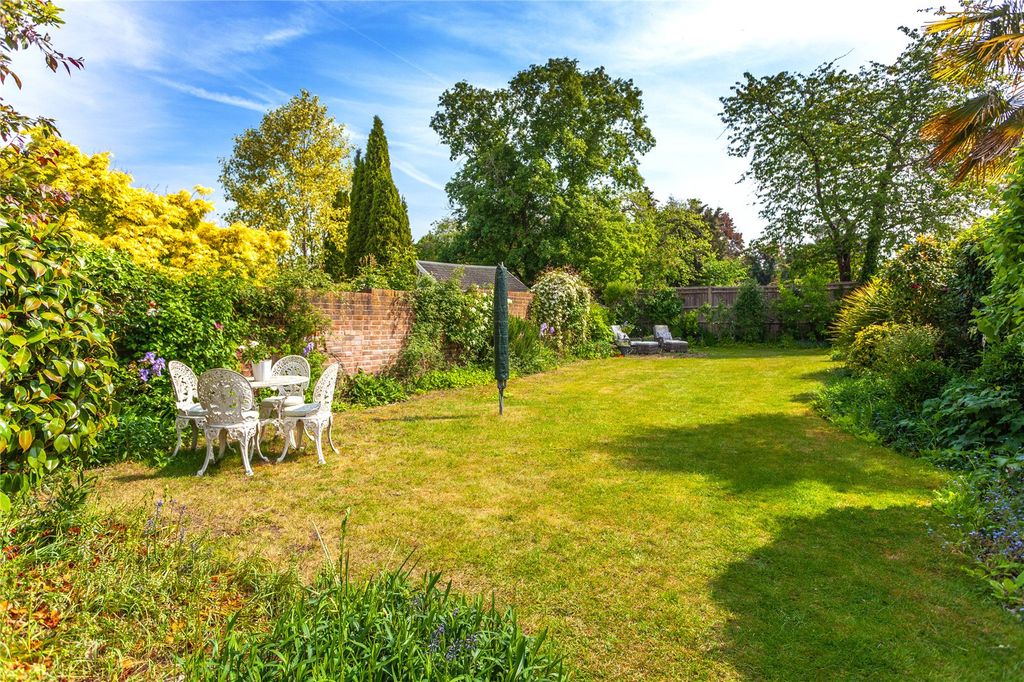 Property photo 2 of 16 Picture No. 18