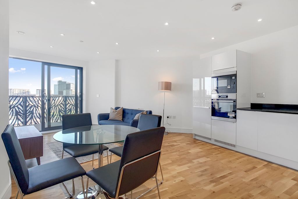 Property photo 1 of 10 Reception/Kitchen