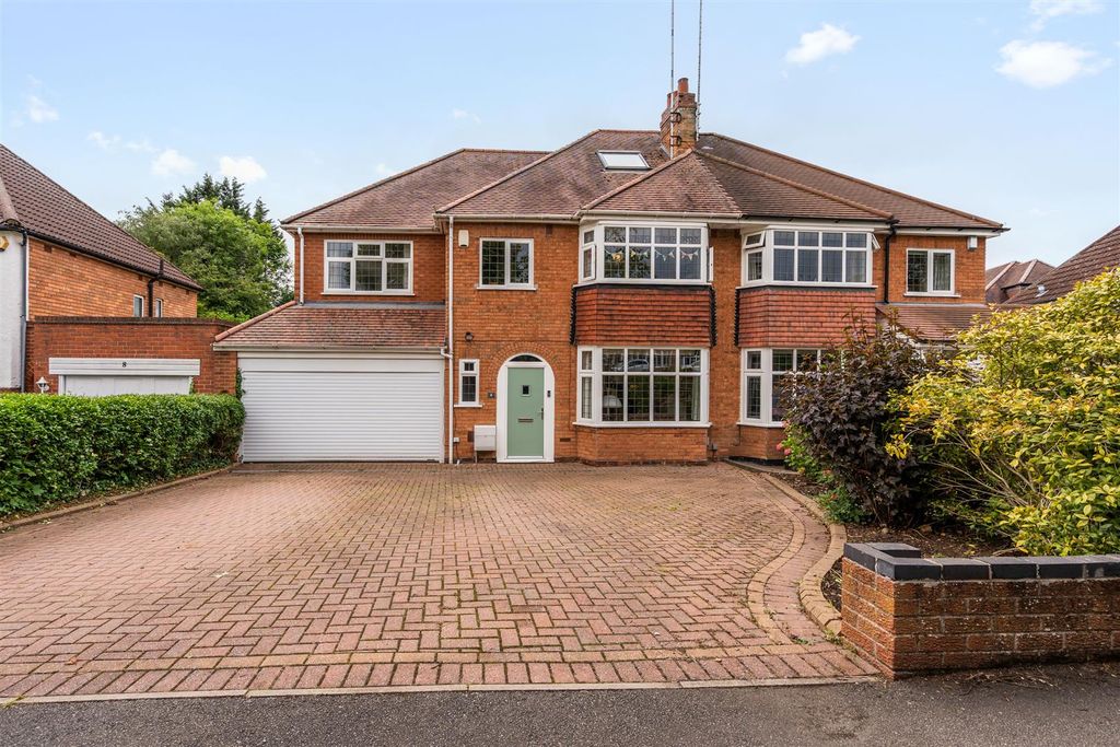Property photo 1 of 16 6 Ladbrook Road_10.Jpg