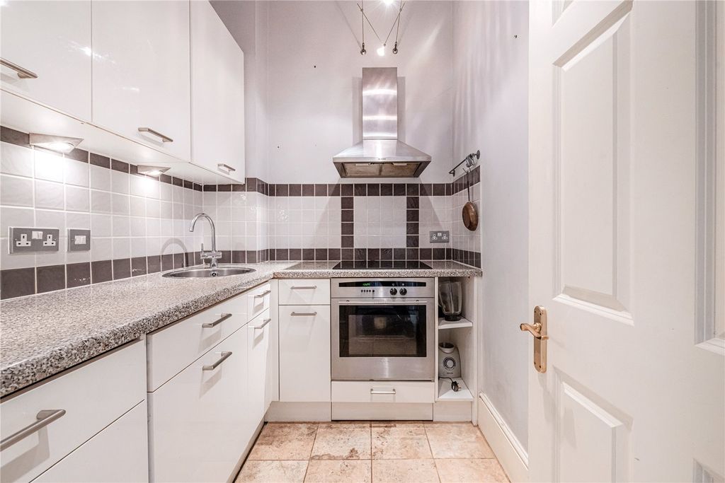 Property photo 2 of 11 Picture No. 18