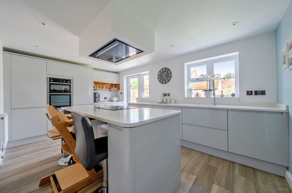 Property photo 3 of 13 1459405-19-6A05F8...