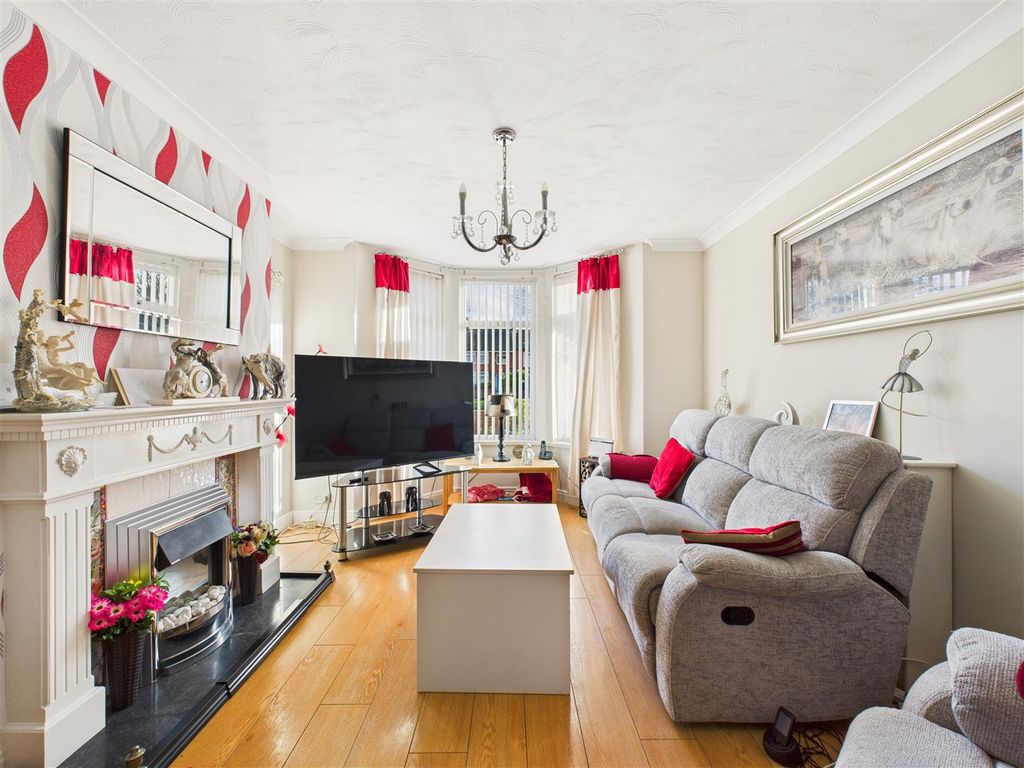 Property photo 2 of 13 Cam05193G0-Pr0090-Still005.Jpg