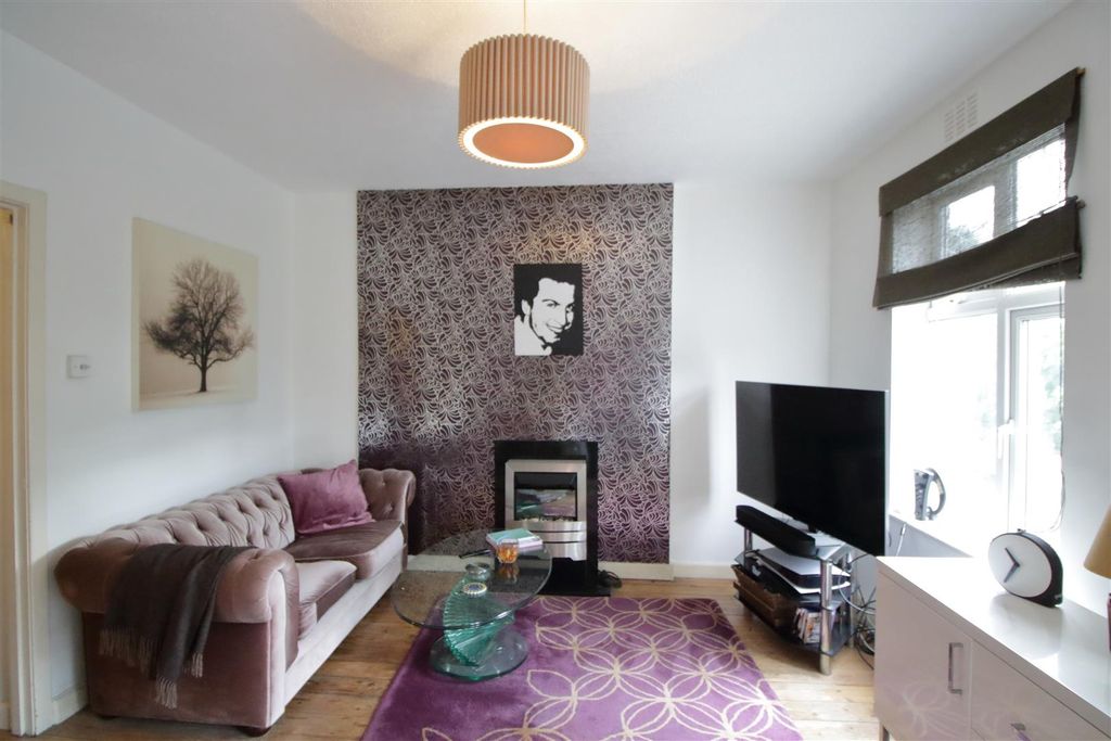 Property photo 3 of 11 Eden Harper Brixton Hill Court