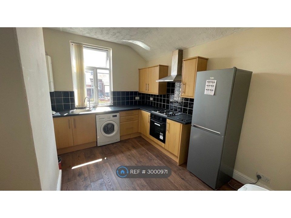 Property photo 2 of 12 Modern Kitchen