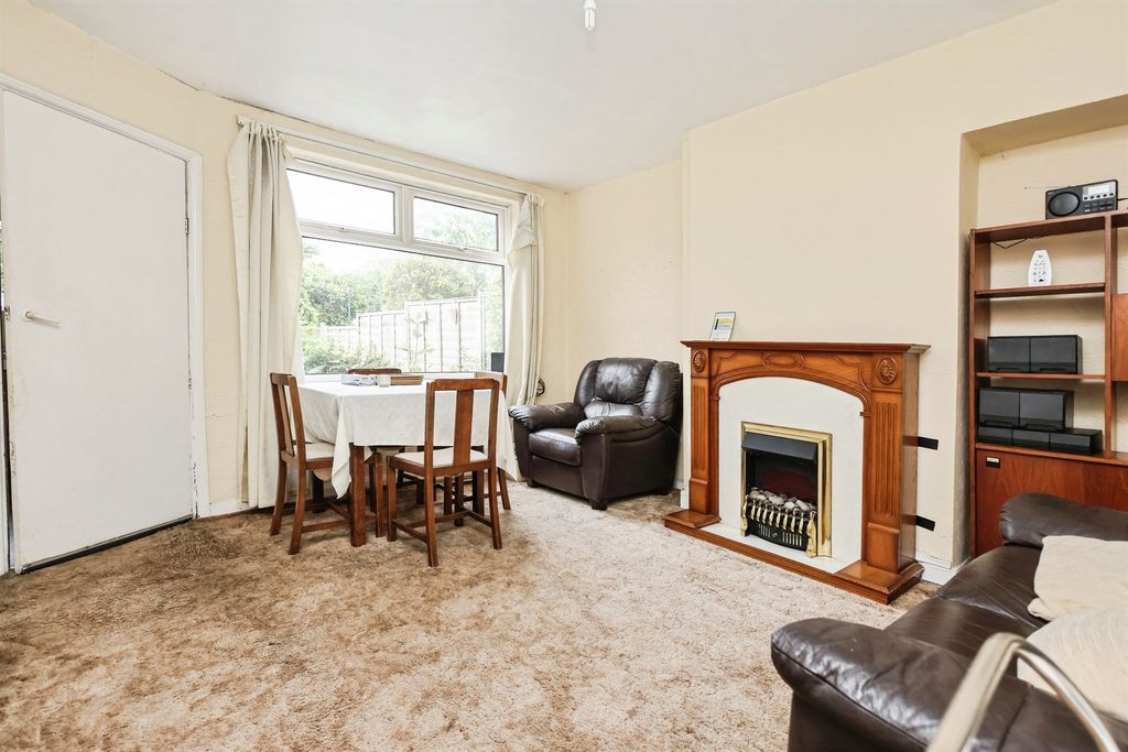 Property photo 3 of 11