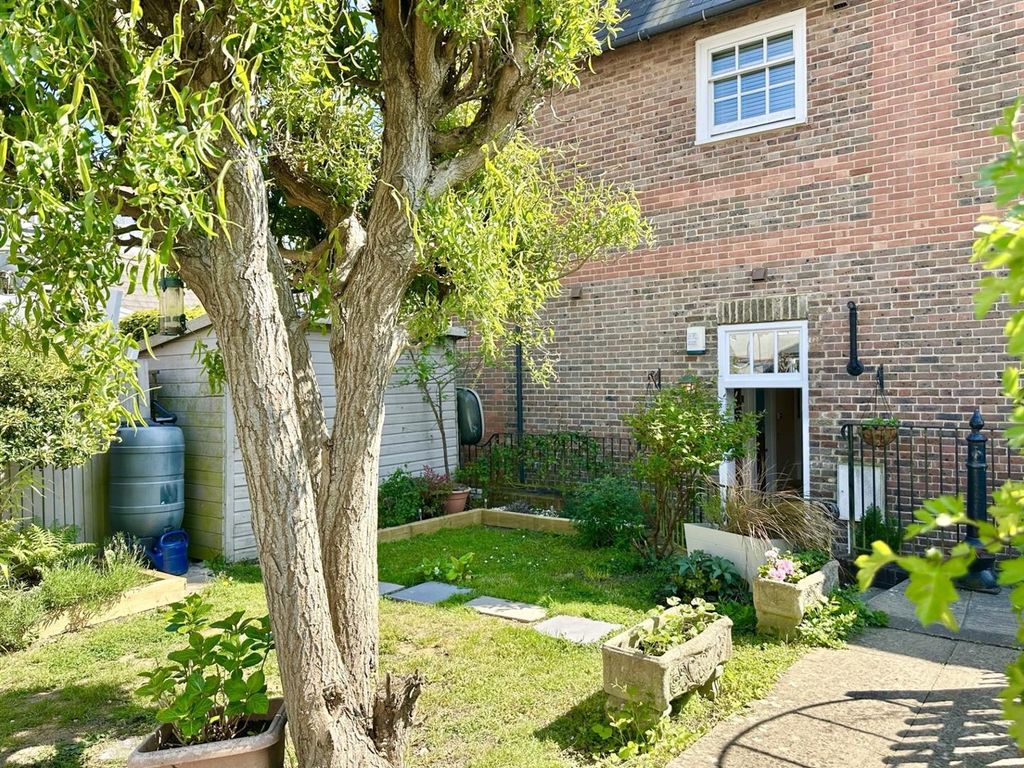 Property photo 2 of 22