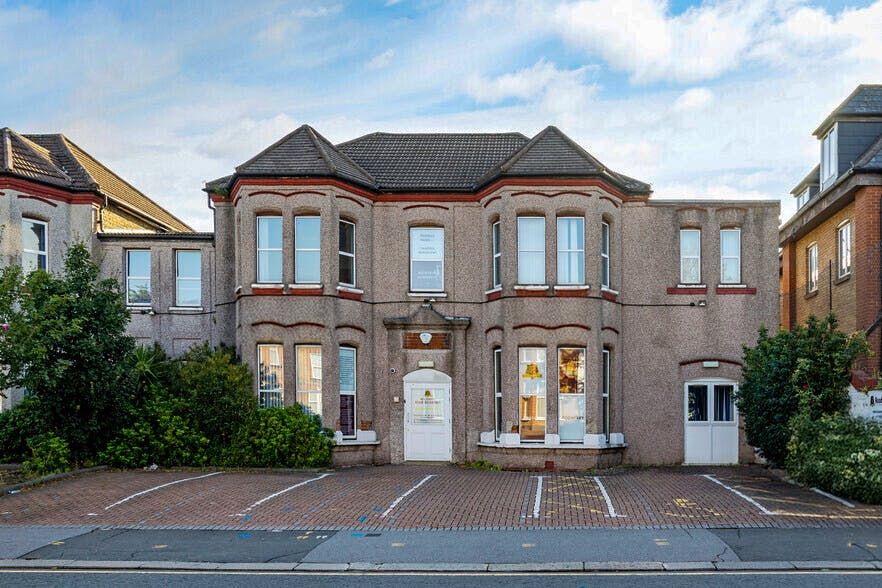 Property photo 1 of 14 External