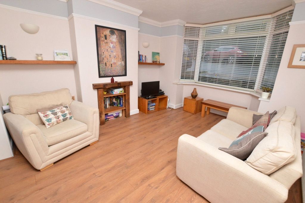 Property photo 2 of 19 Lounge