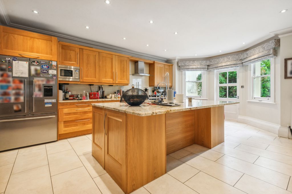 Property photo 3 of 16