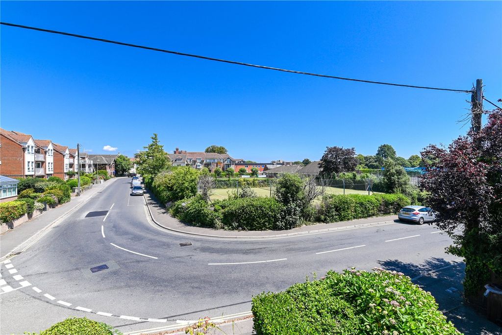 Property photo 2 of 15 Picture No. 14