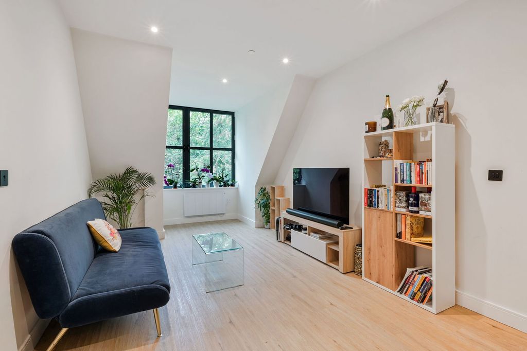 Property photo 3 of 12