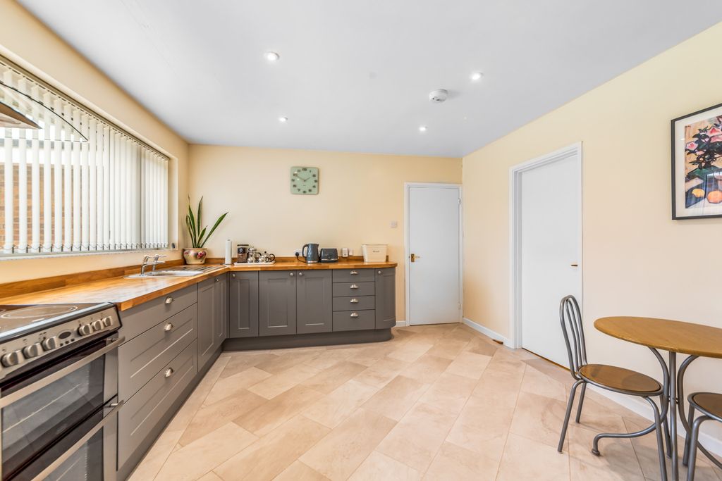 Property photo 3 of 21