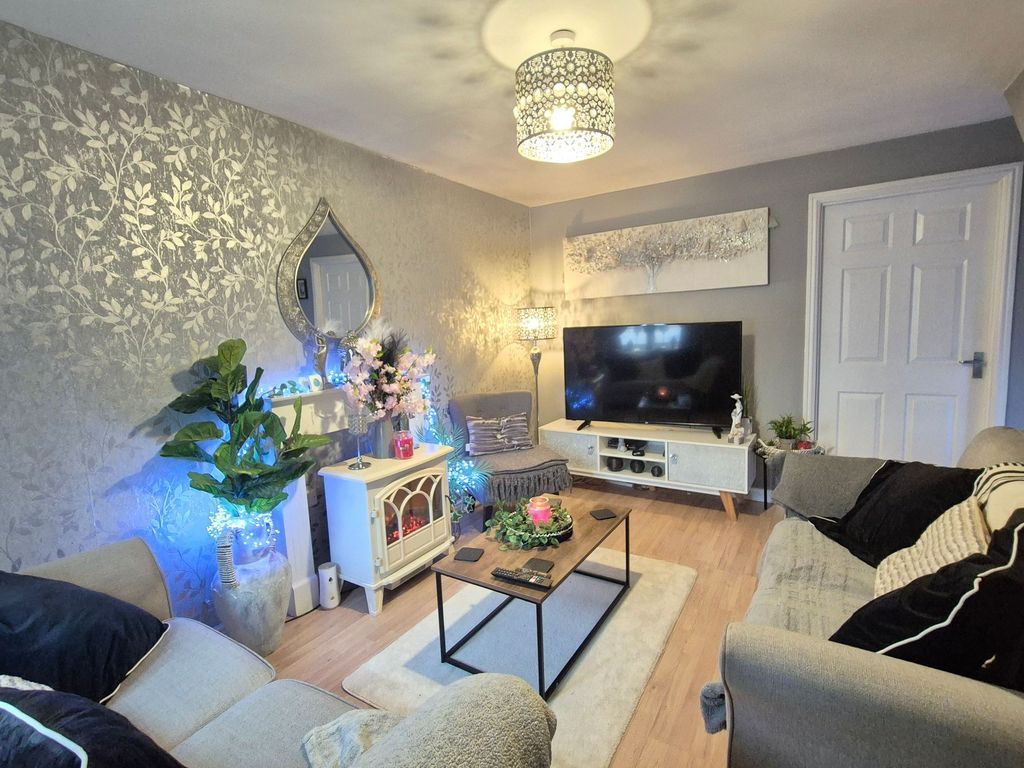 Property photo 3 of 13 Lounge