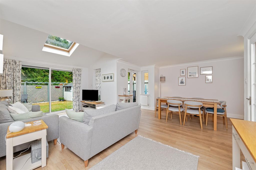 Property photo 3 of 20 38Wynchesfarmdrive-19.Jpg