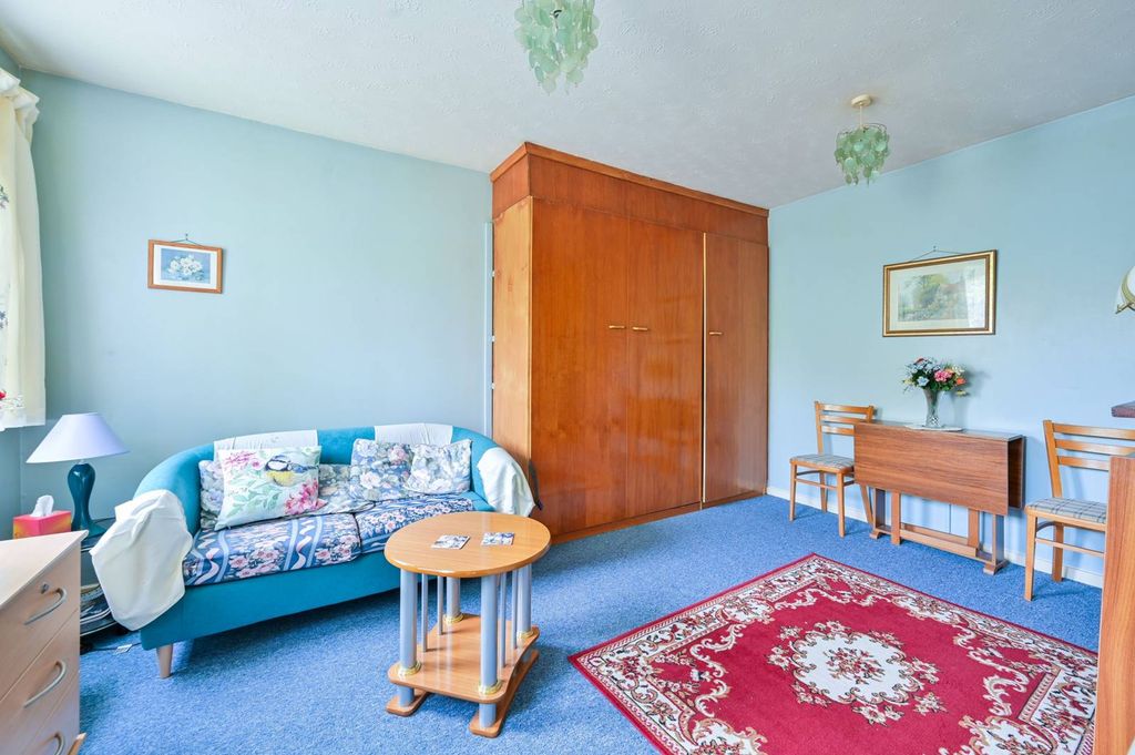 Property photo 3 of 6