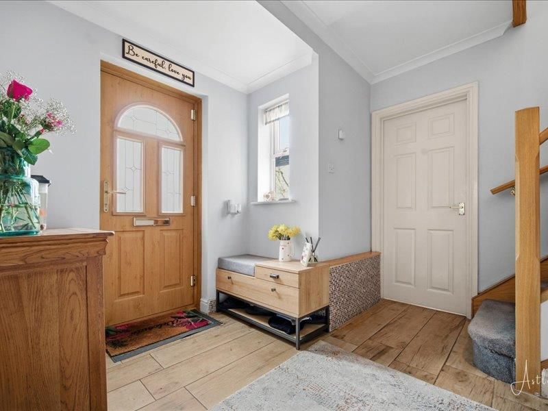 Property photo 3 of 31 Entrance Hallway