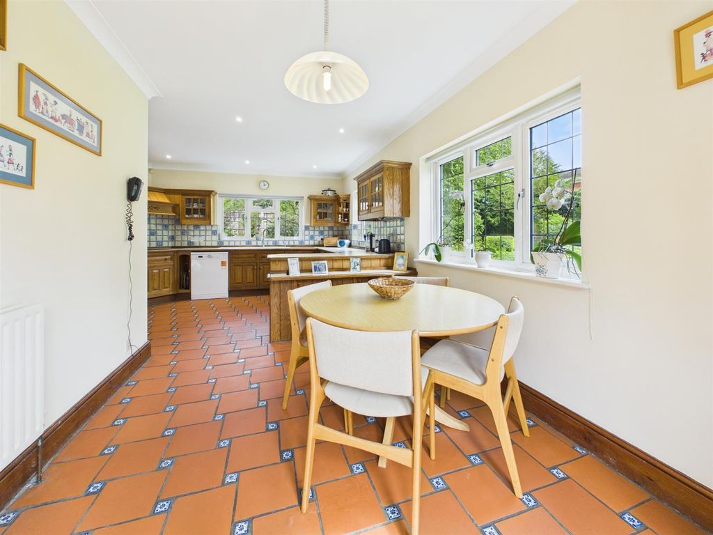 Property photo 2 of 25 Cam05510G0-Pr0196-Still026.Jpg