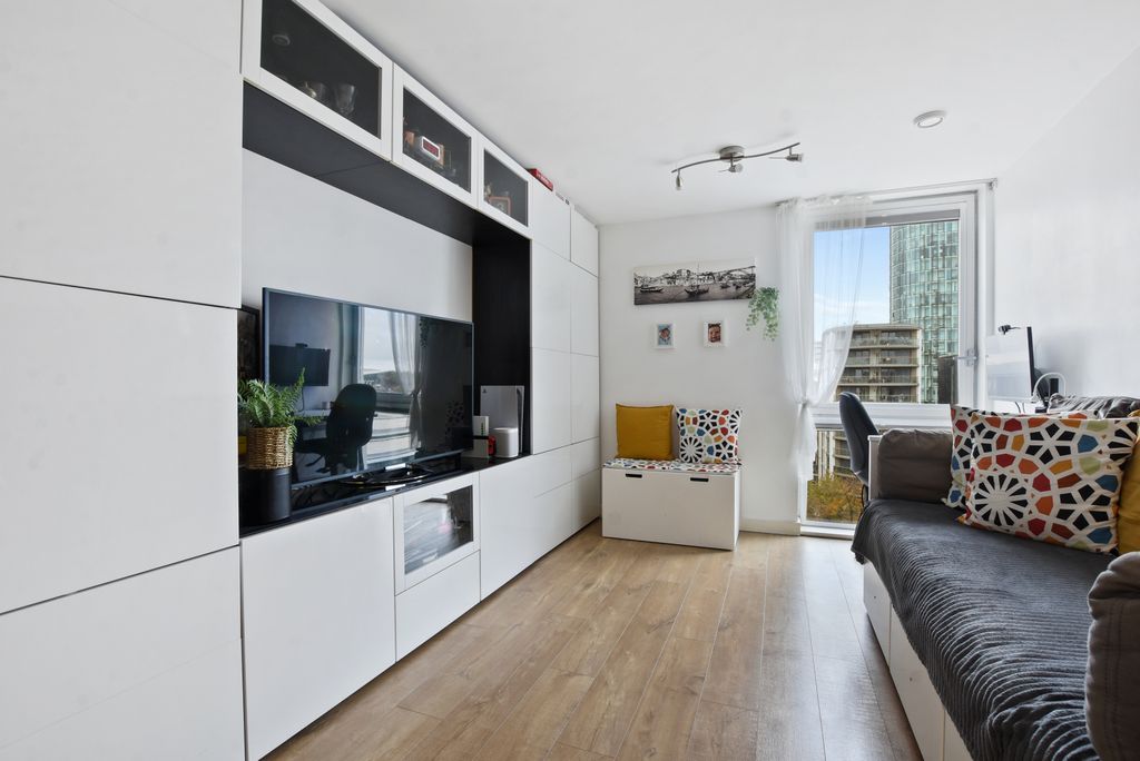 Property photo 1 of 10 Stylish, Spacious One Bedroom In Great West Quarter