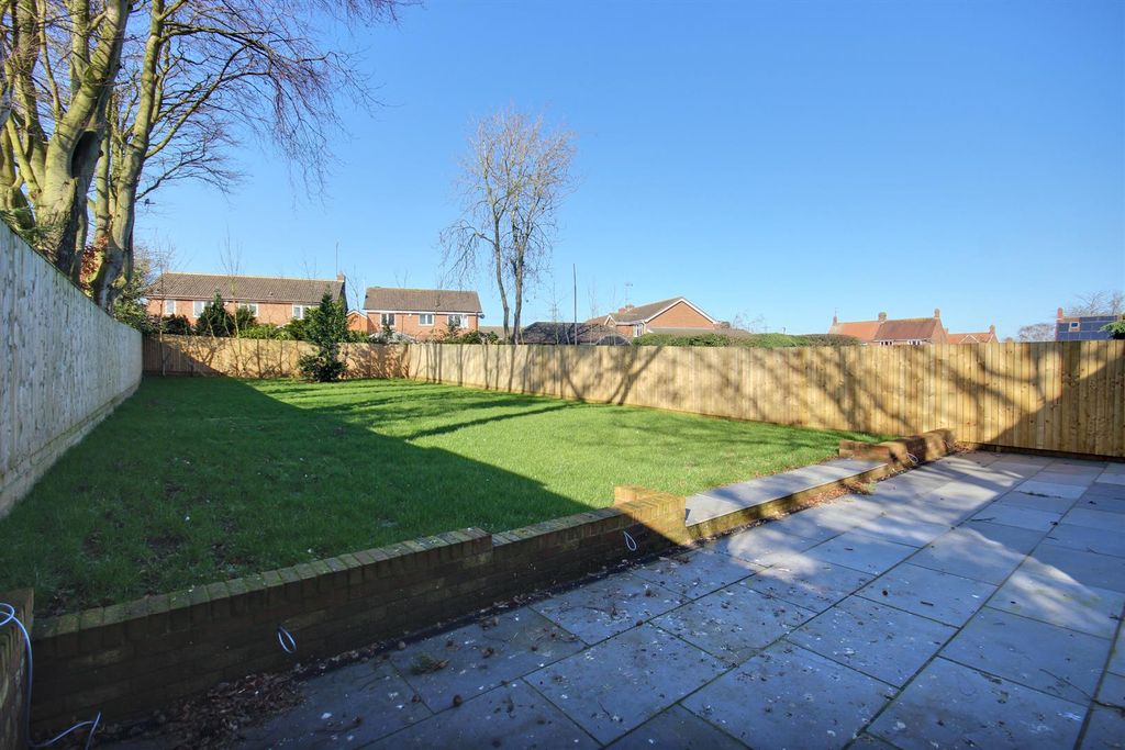 Property photo 2 of 17 Garden.Jpg