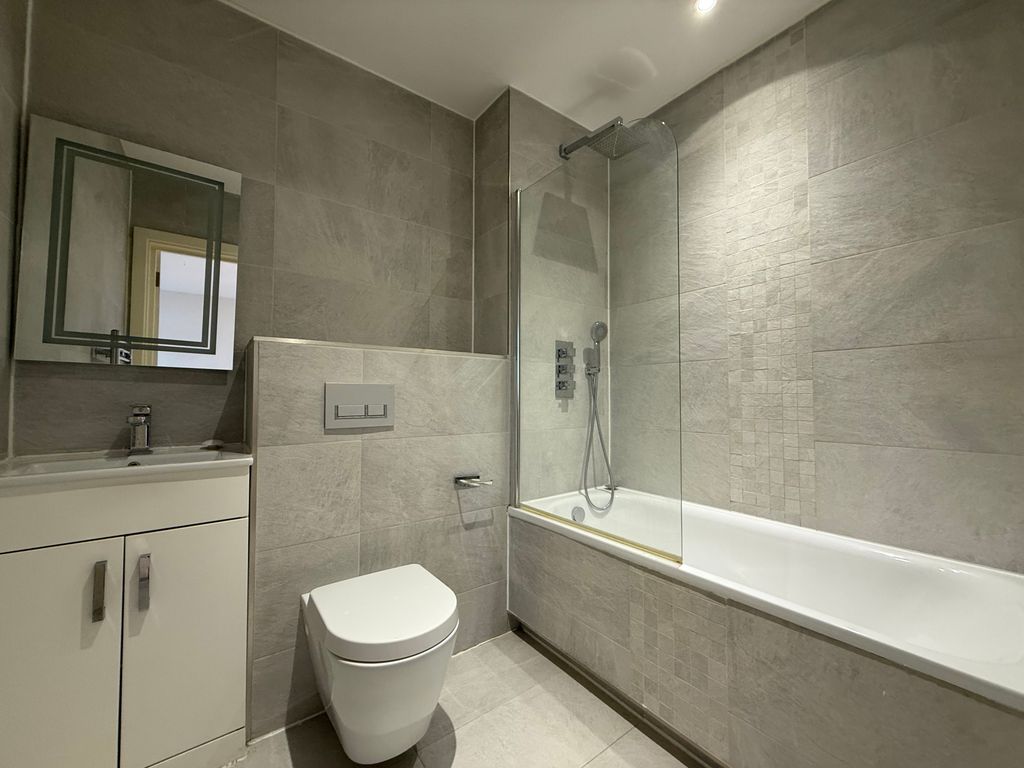 Property photo 2 of 4 Bathroom