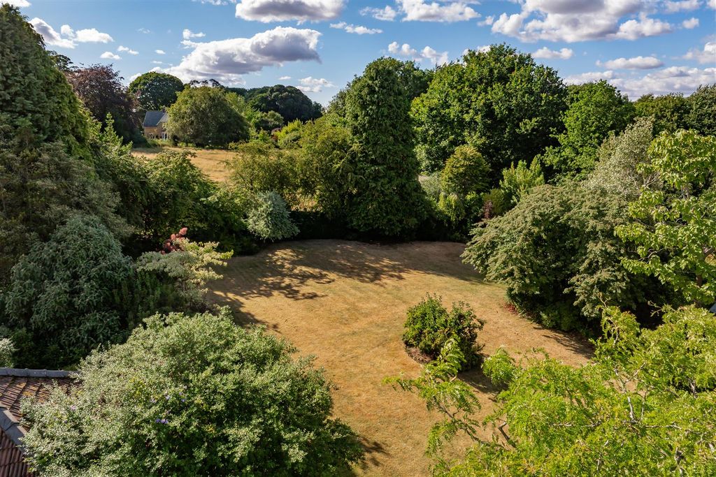 Property photo 3 of 9 Maxwell House-13.Jpg