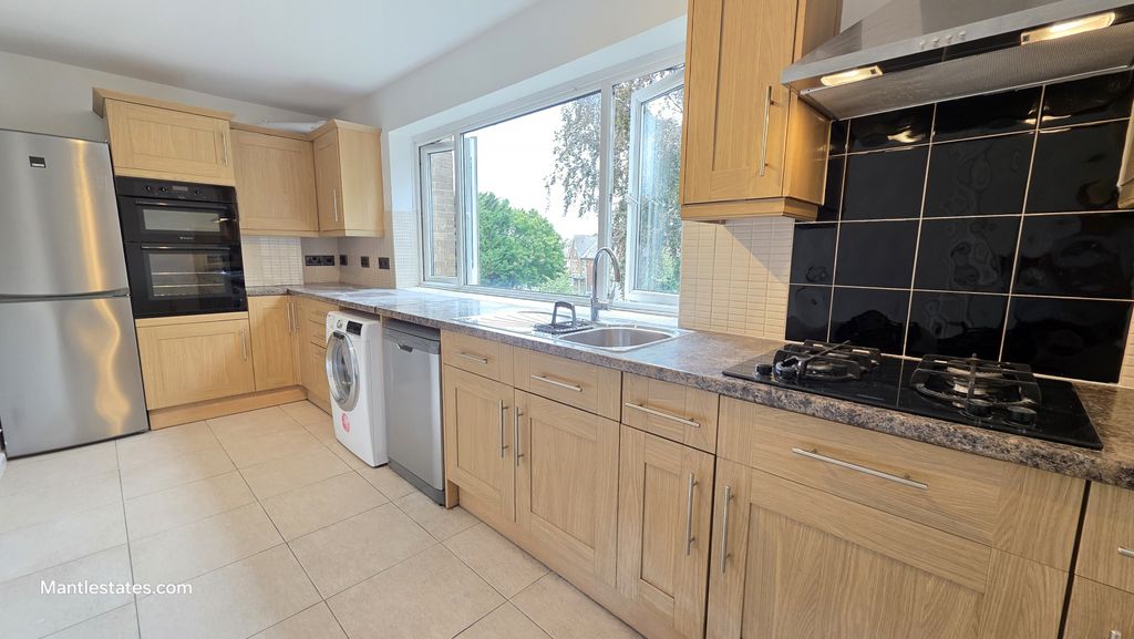 Property photo 3 of 14 Kitchen