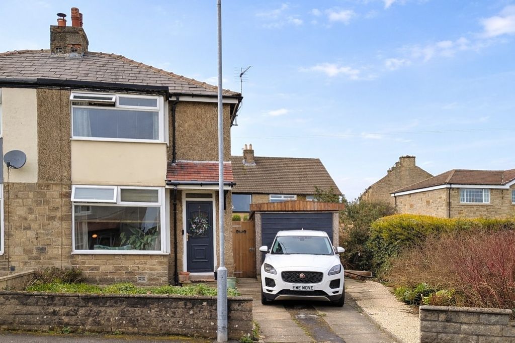 Property photo 1 of 18 The Park Ewemove Southowram