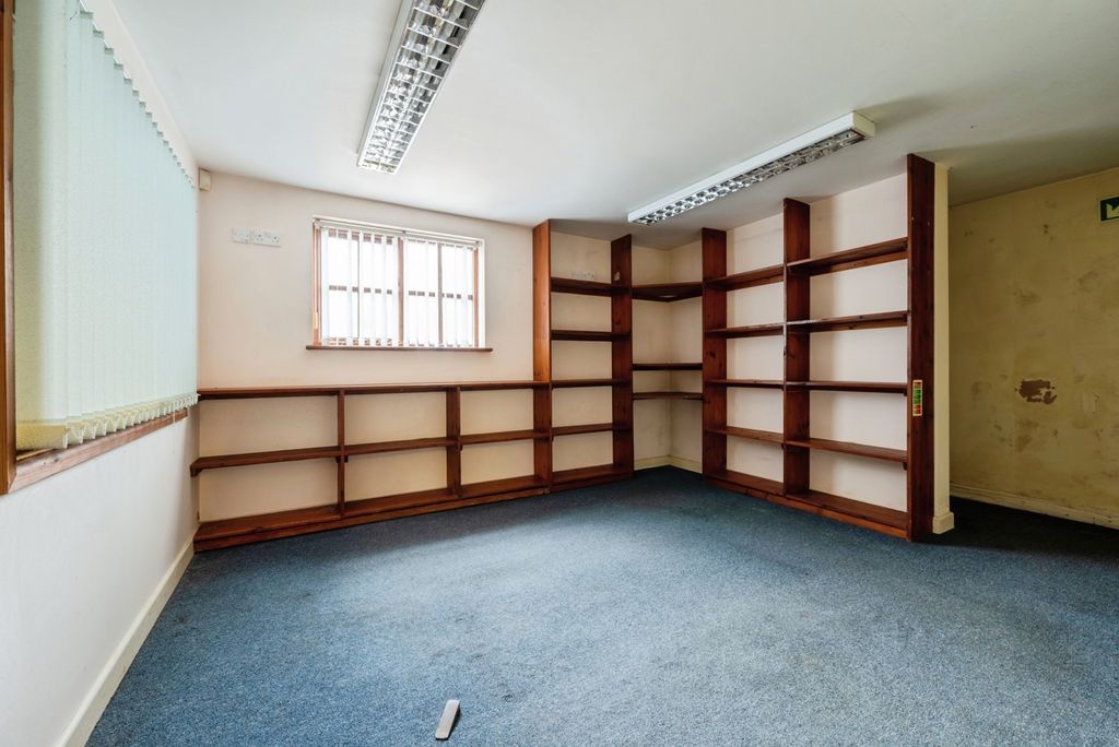 Property photo 2 of 10 Pbox-Img.Jpg