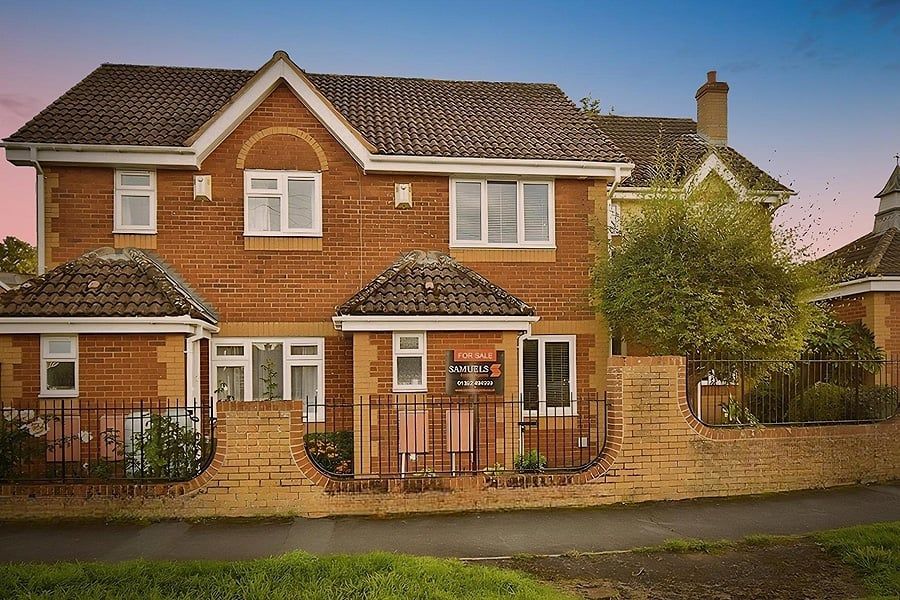 Property photo 1 of 12