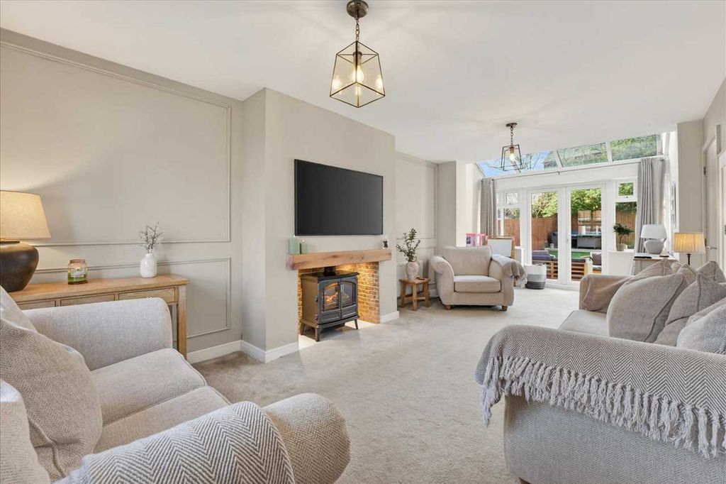 Property photo 2 of 28 Lounge