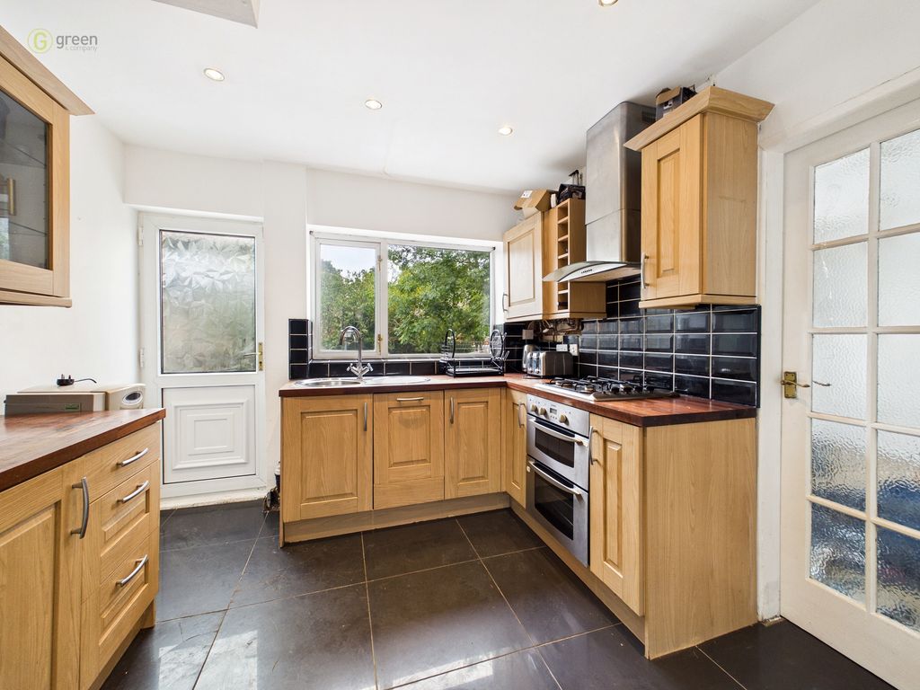 Property photo 2 of 12 Cam01698G0Pr0286Still009