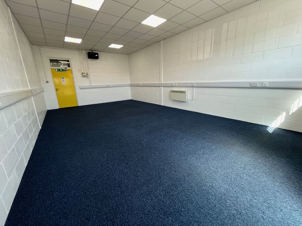 Property photo 1 of 3 C4 To Let