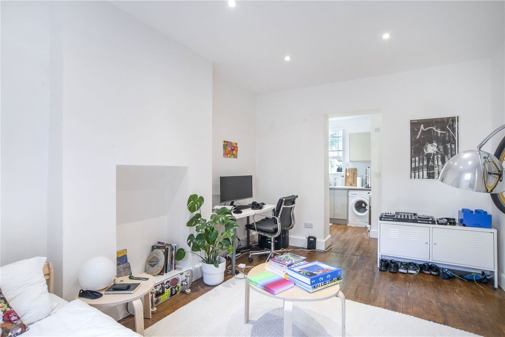 Property photo 2 of 6 Studio