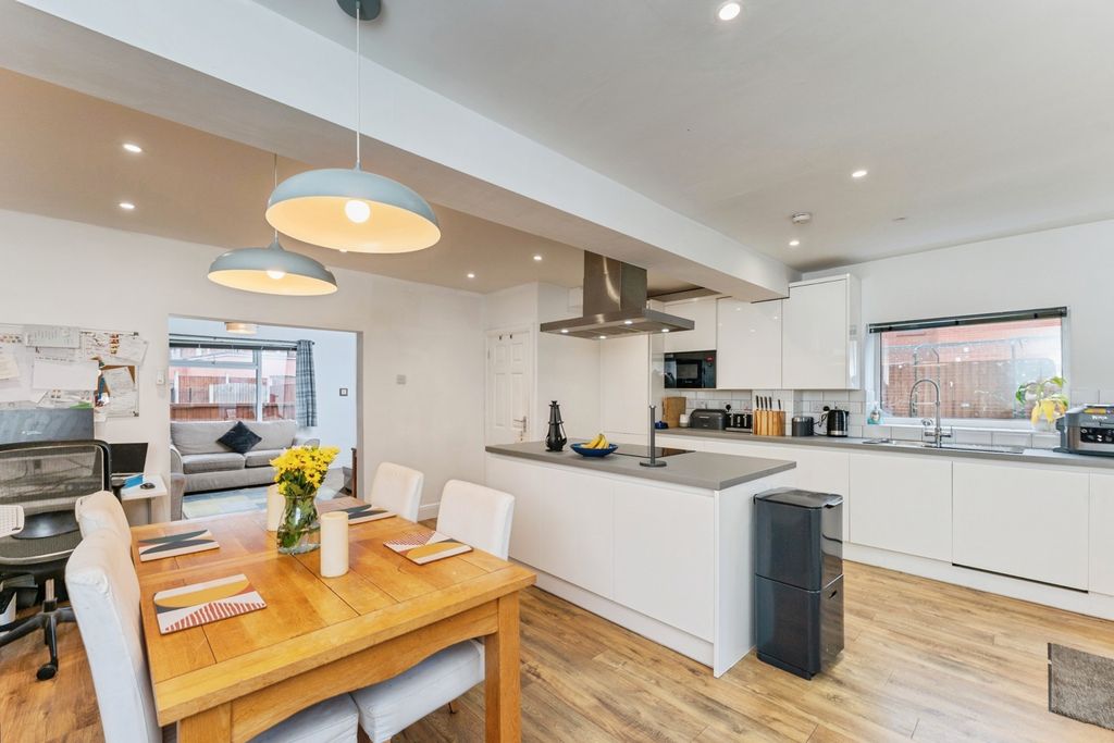 Property photo 1 of 17 Kitchen/Diner