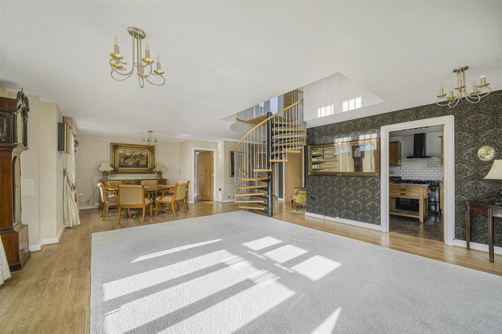 Property photo 1 of 25 Lounge/Diner