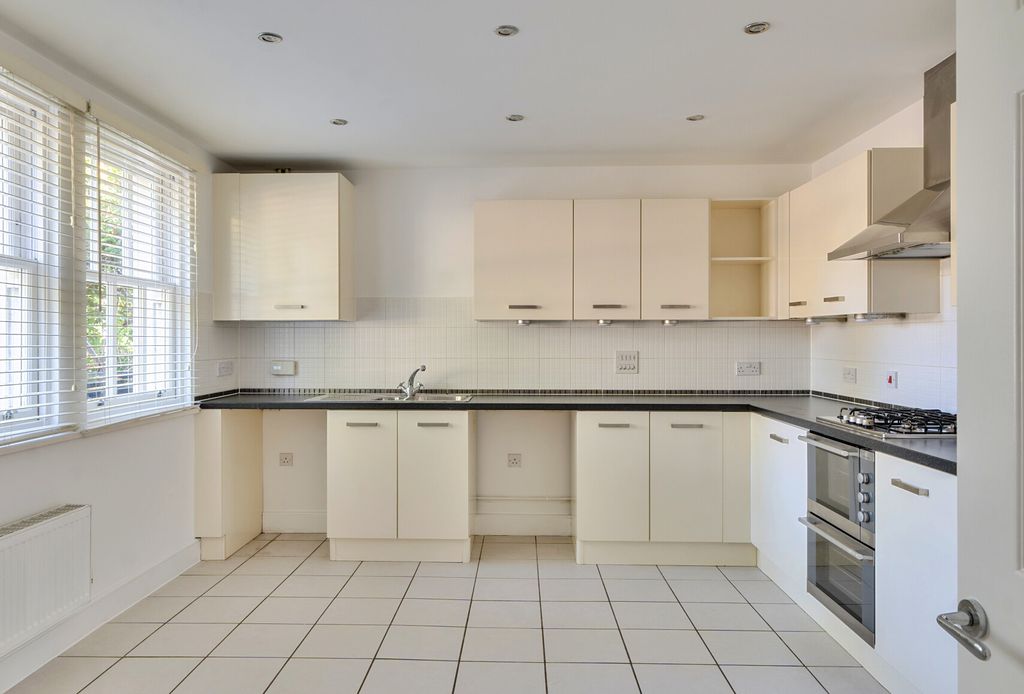 Property photo 3 of 13 Kitchen