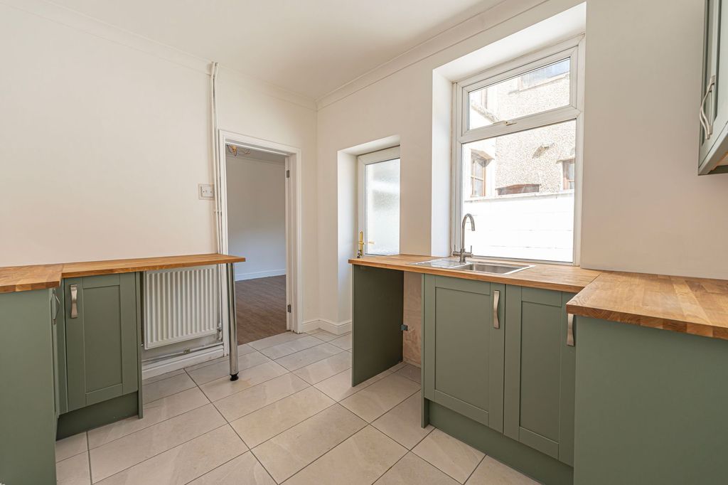 Property photo 2 of 30