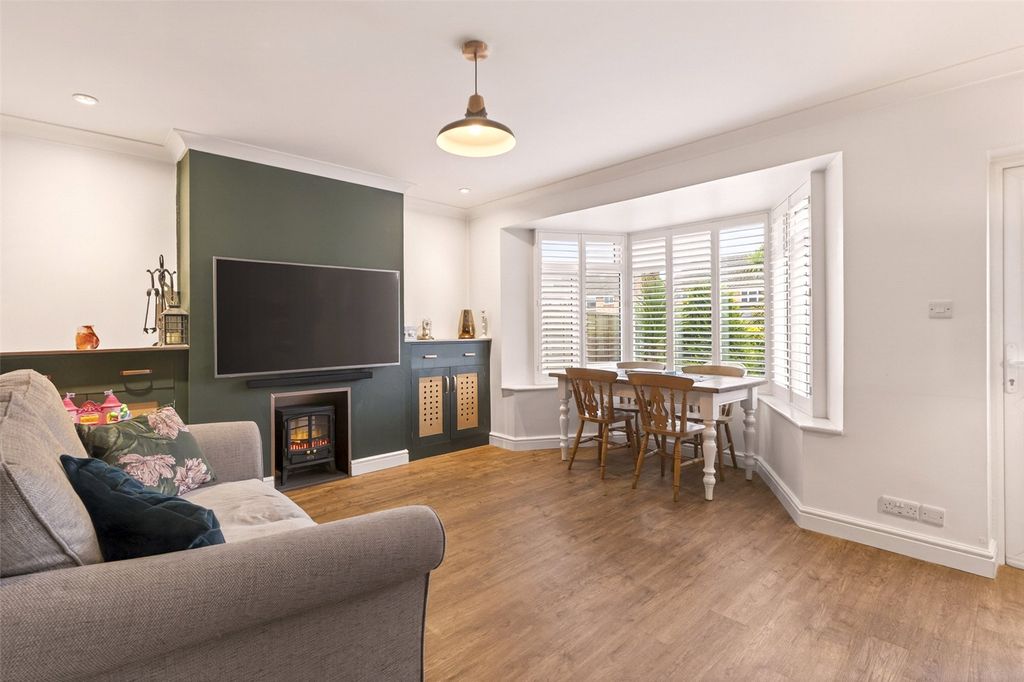 Property photo 3 of 15 Picture No. 18