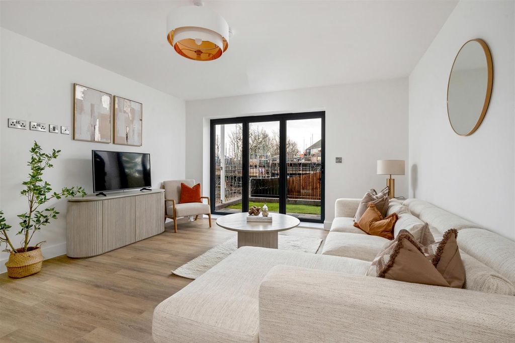 Property photo 2 of 20 Baxter Green Web Ph-13.Jpg